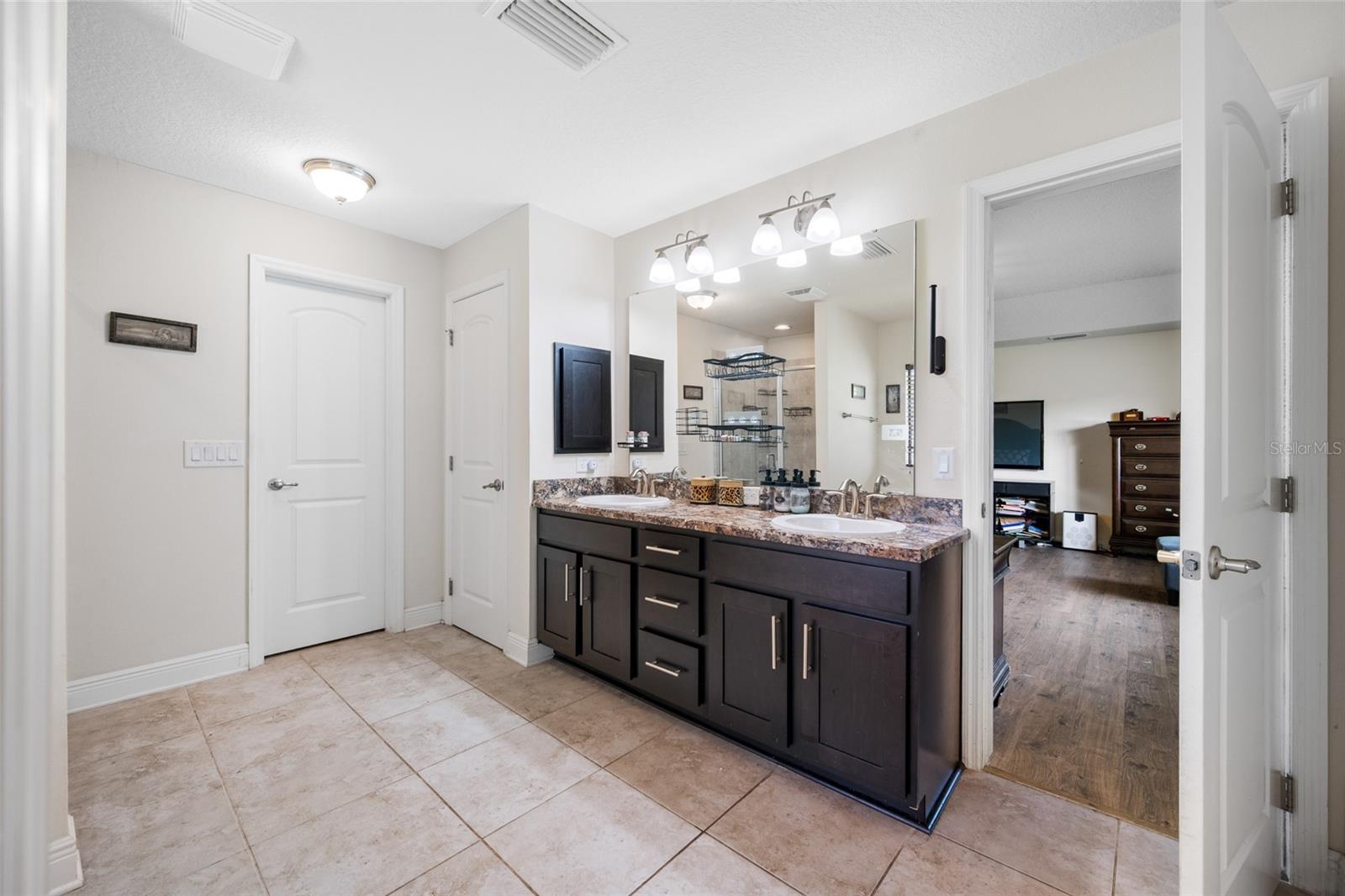 AUSTIN WOODS - Residential