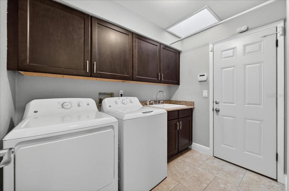 LAKE VALENCIA - - Residential