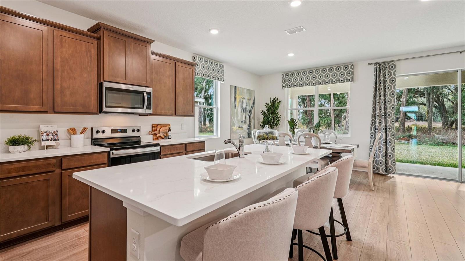 TWISTED OAKS - Residential