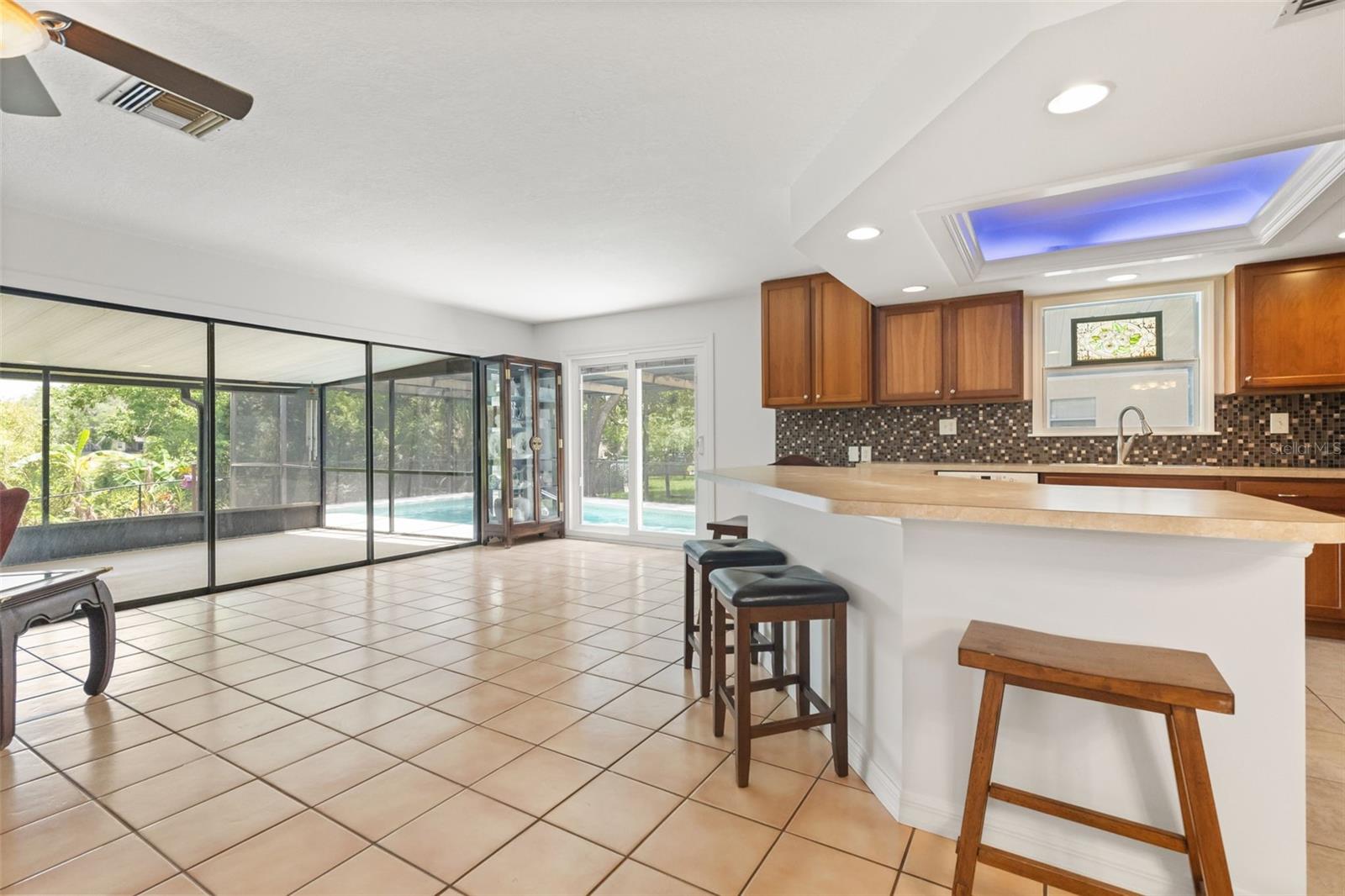 SHADOW LAKES - Residential