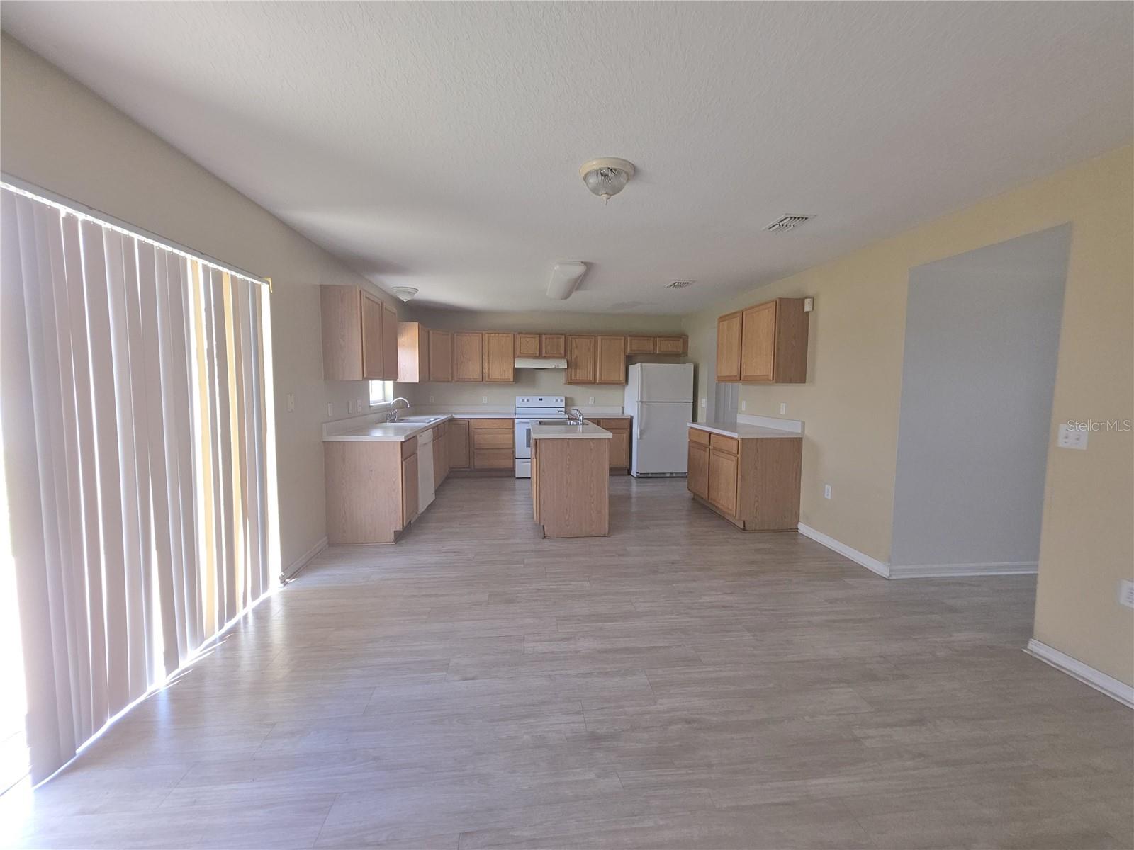 LAKE MEADOWS - Residential