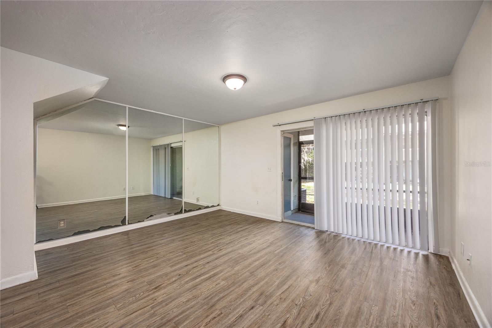 PICKWICK PARK - Residential Lease