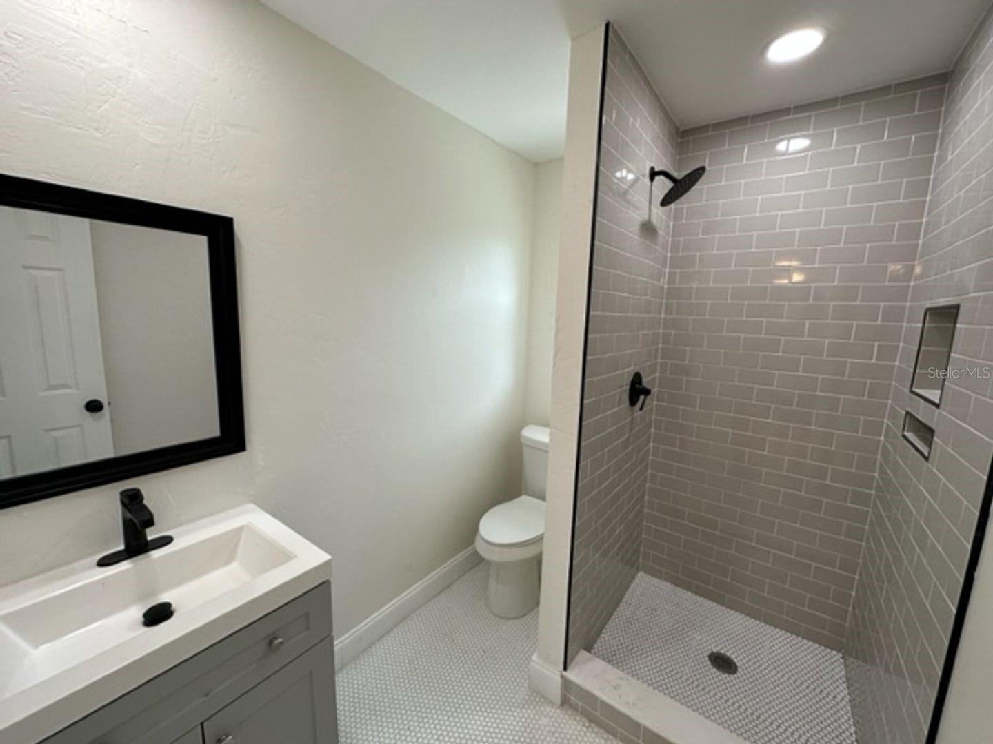 MCELGIN-BARTLETT SUB - Residential Lease