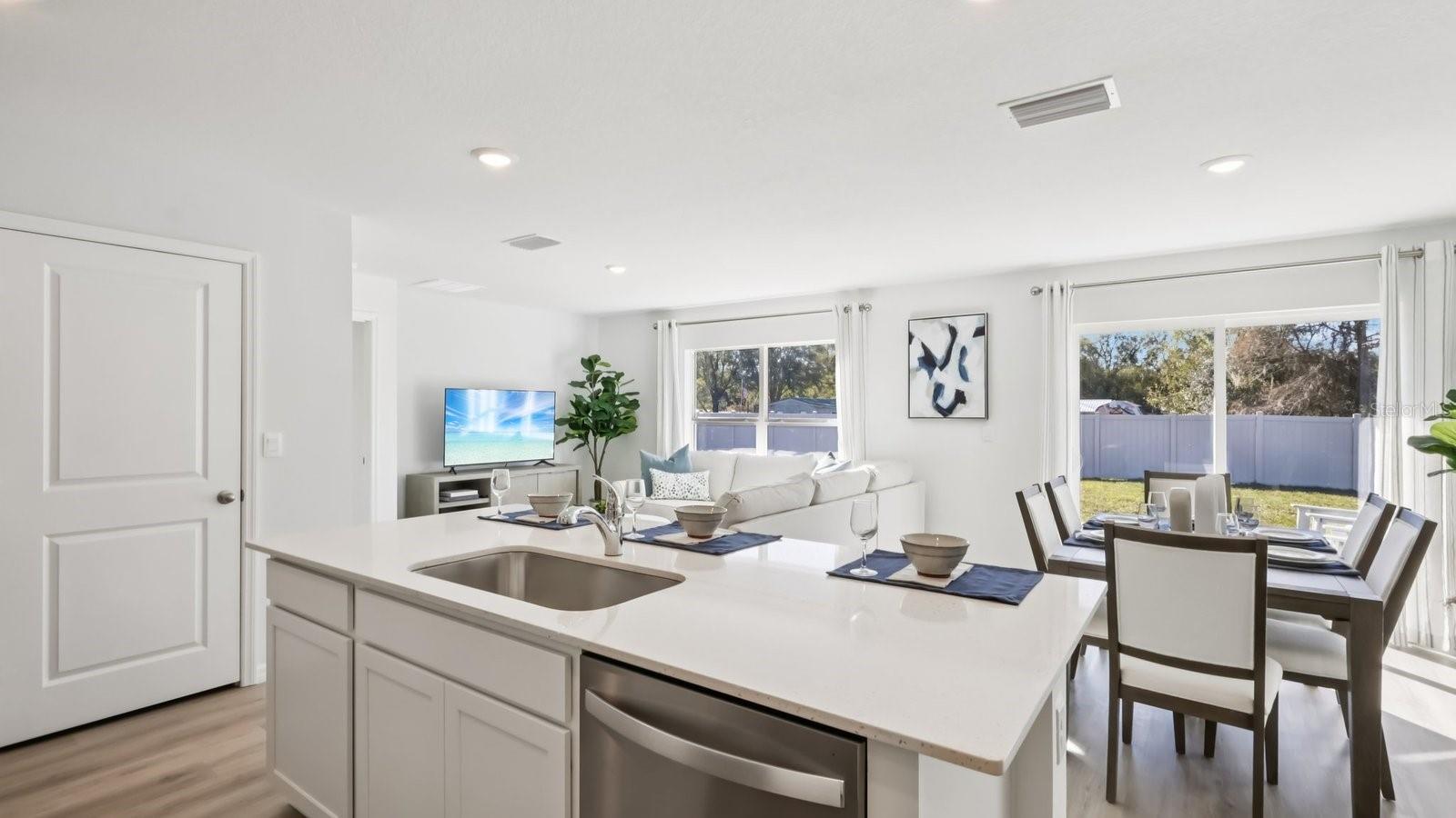NORTHRIDGE - Residential