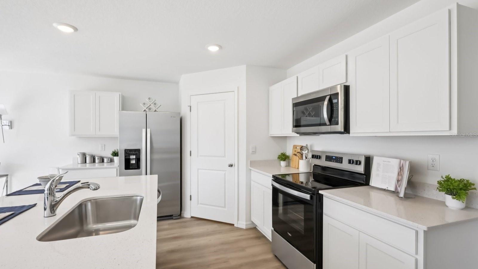 NORTHRIDGE - Residential