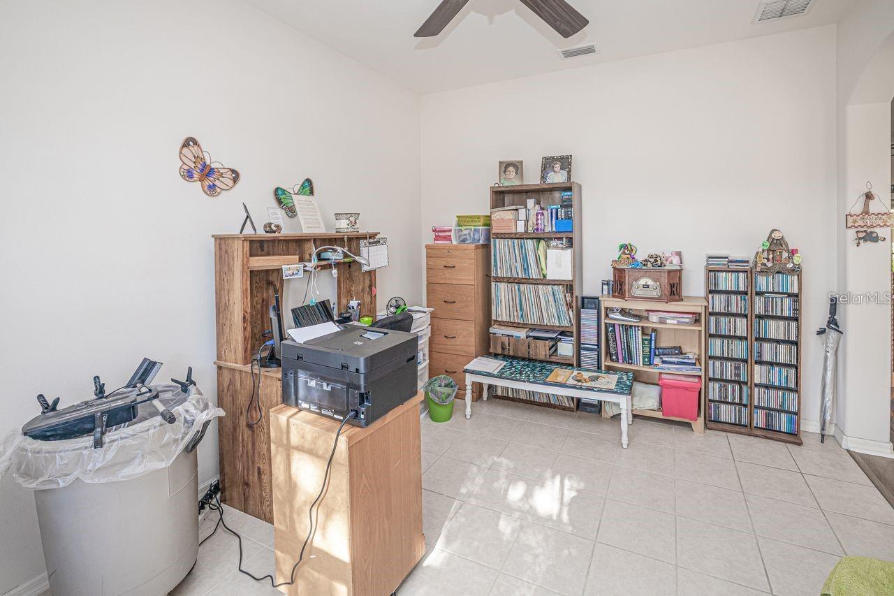 SUNCOAST LAKES - Residential