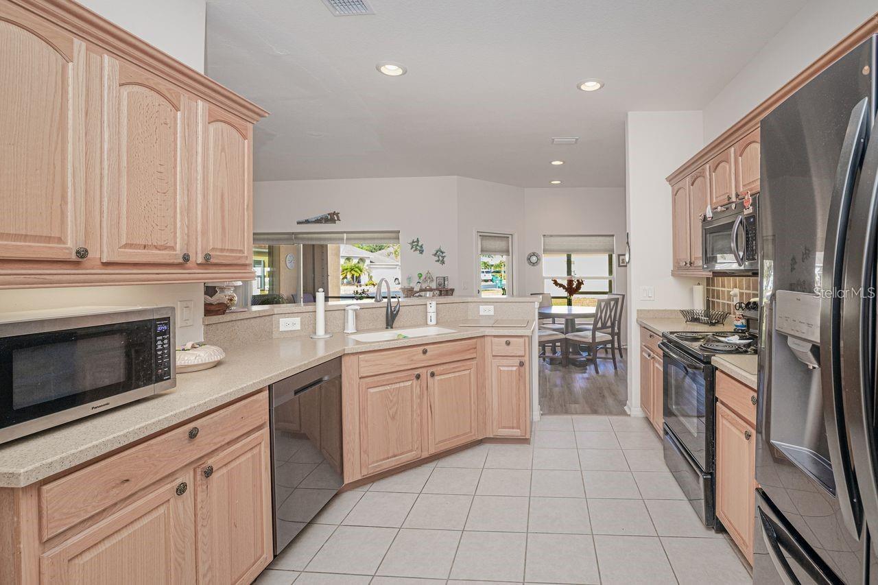 SUNCOAST LAKES - Residential