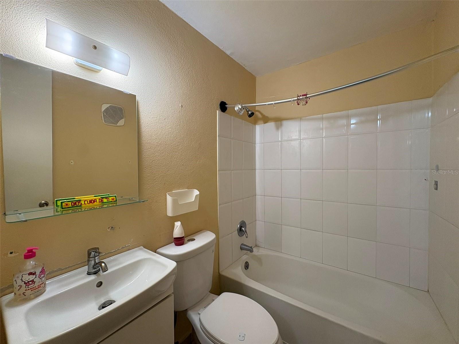 BALCONES DE CAROLINA II - Residential Lease