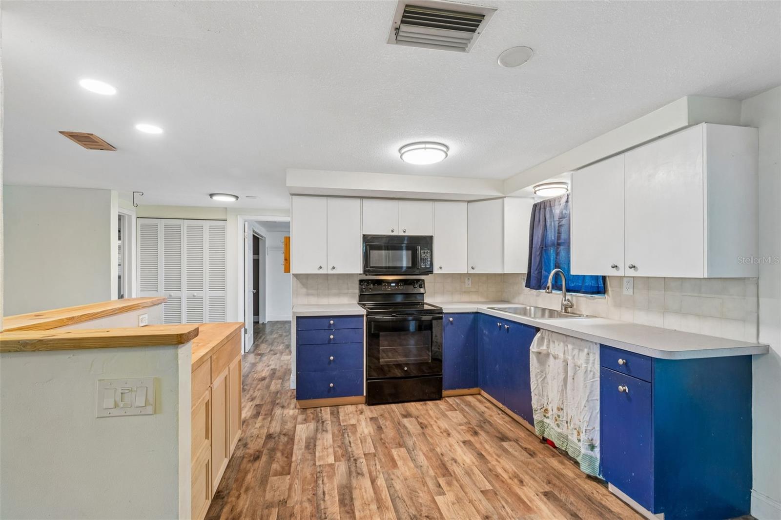 FOREST HILLS - Residential