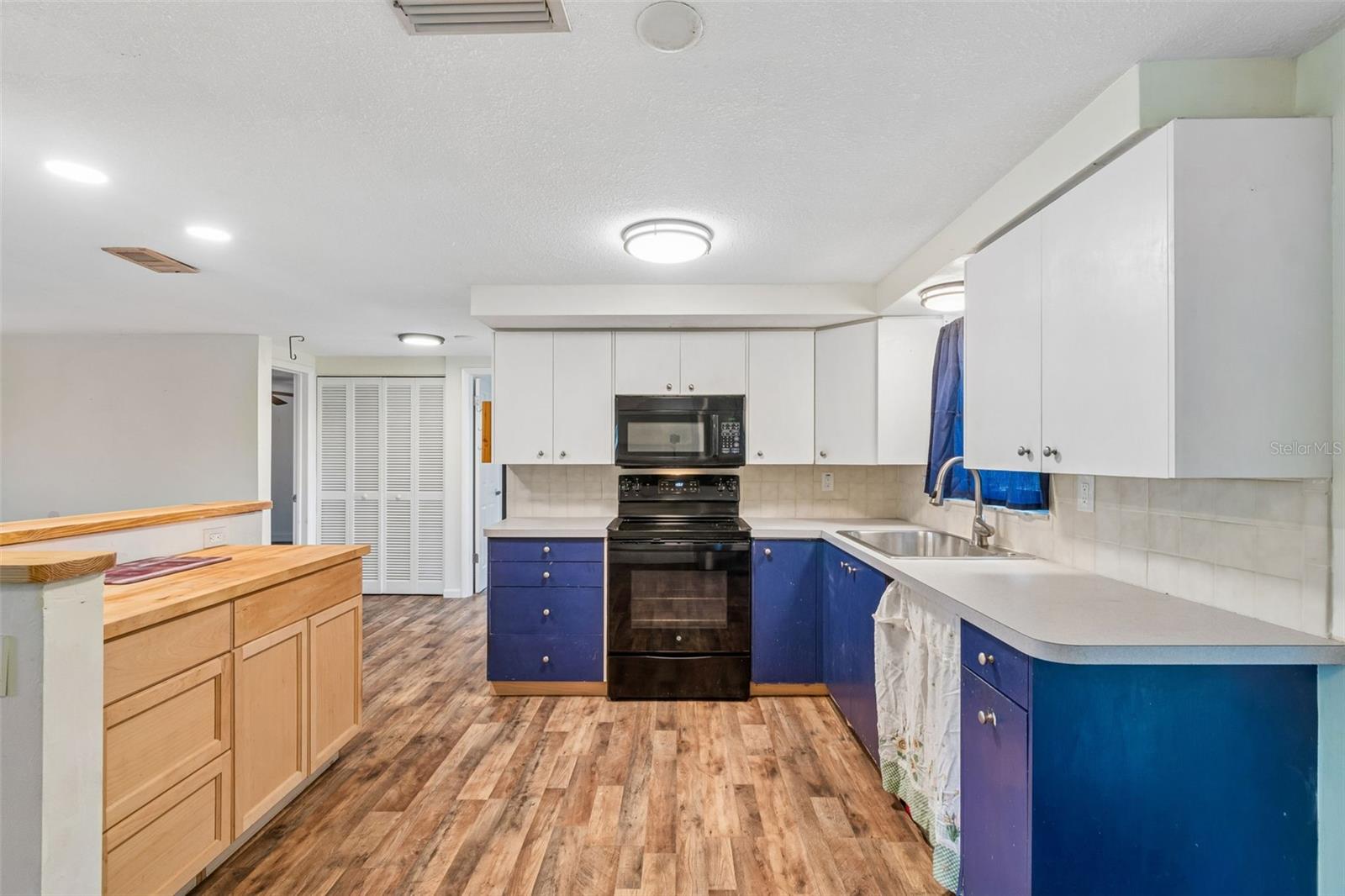 FOREST HILLS - Residential