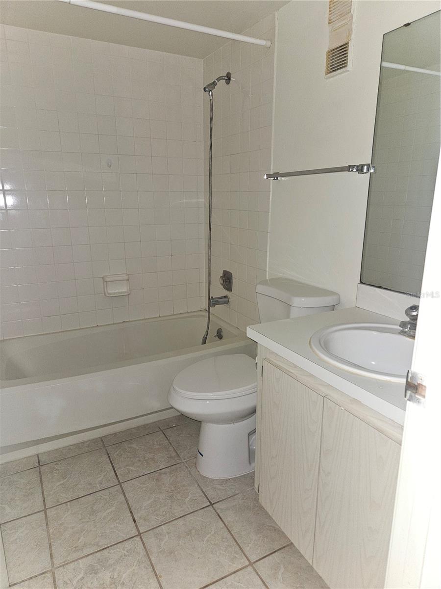 LAKESIDE CONDO APTS - Residential