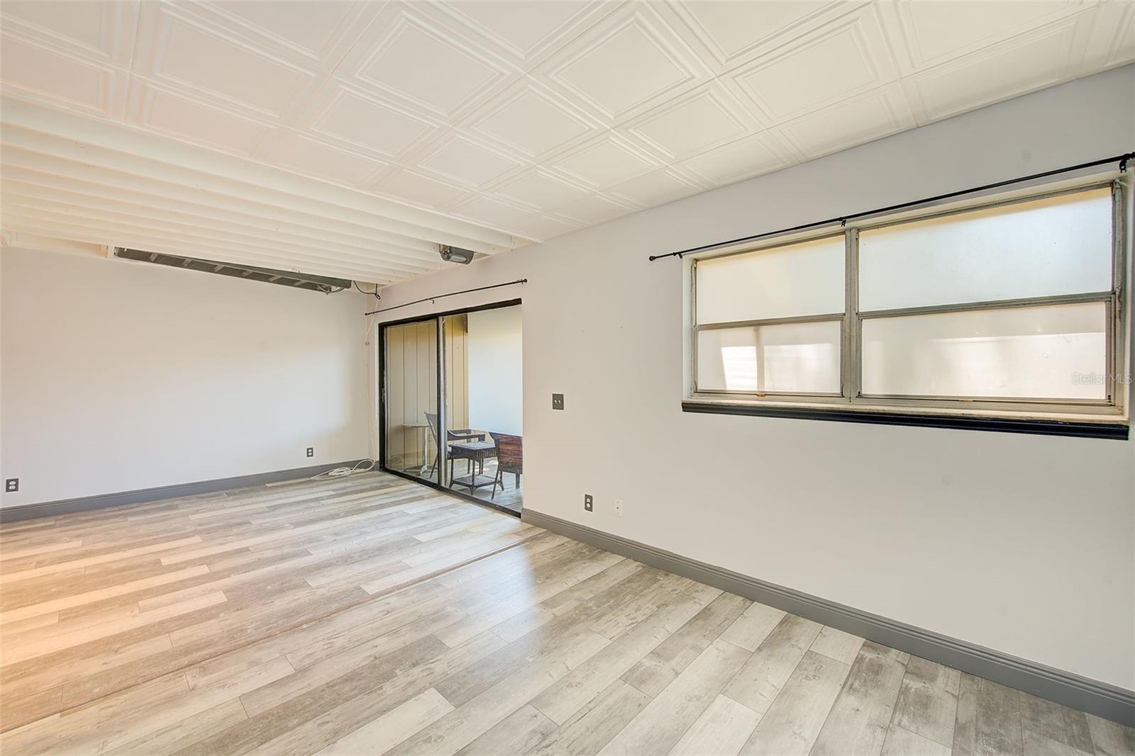 CARROLLBROOK LAKESIDE CONDOMIN - Residential Lease