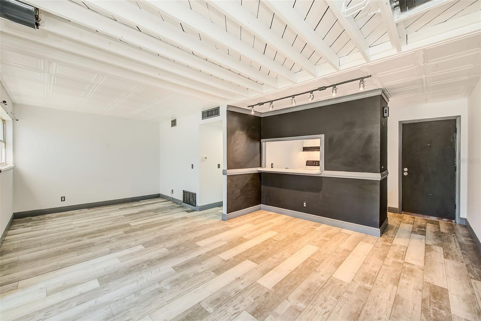 CARROLLBROOK LAKESIDE CONDOMIN - Residential Lease