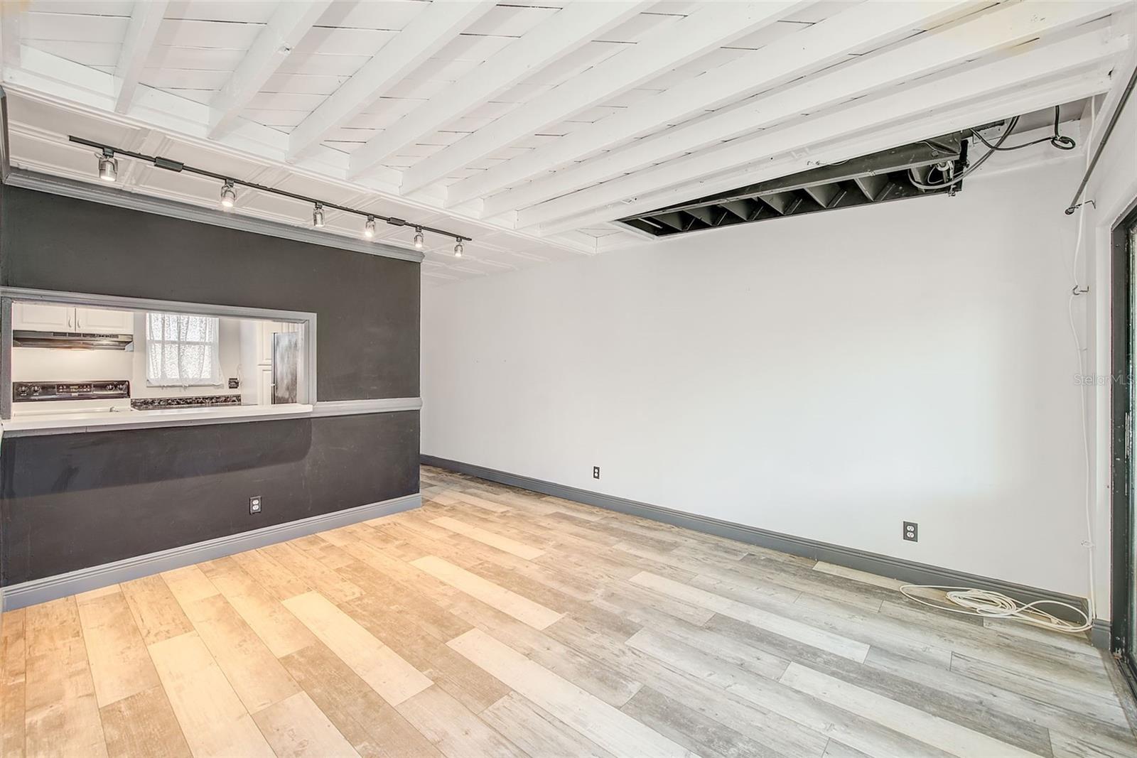 CARROLLBROOK LAKESIDE CONDOMIN - Residential Lease