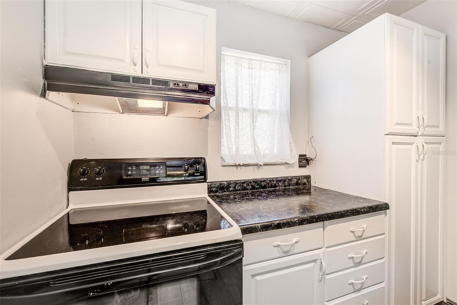 CARROLLBROOK LAKESIDE CONDOMIN - Residential Lease
