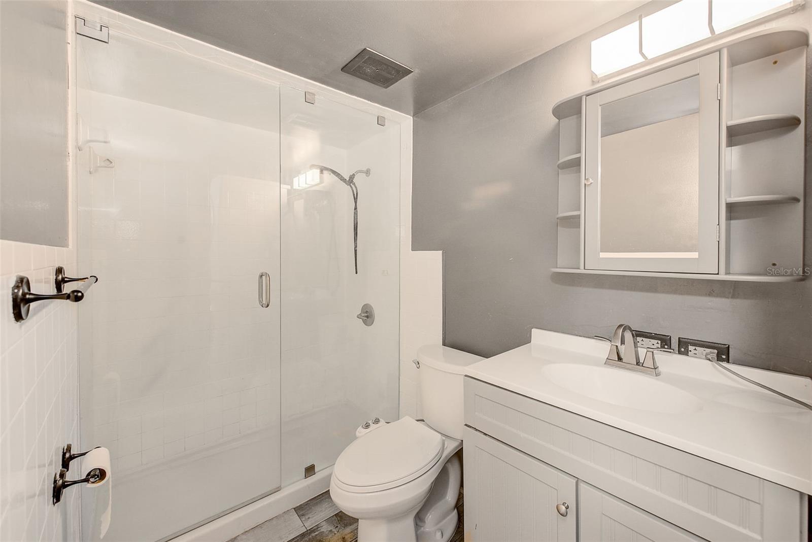 CARROLLBROOK LAKESIDE CONDOMIN - Residential Lease