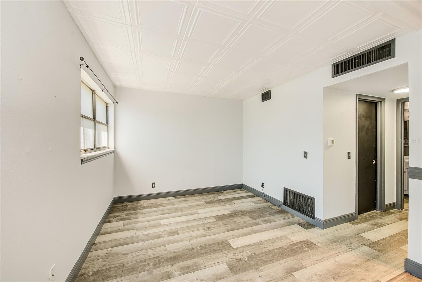 CARROLLBROOK LAKESIDE CONDOMIN - Residential Lease