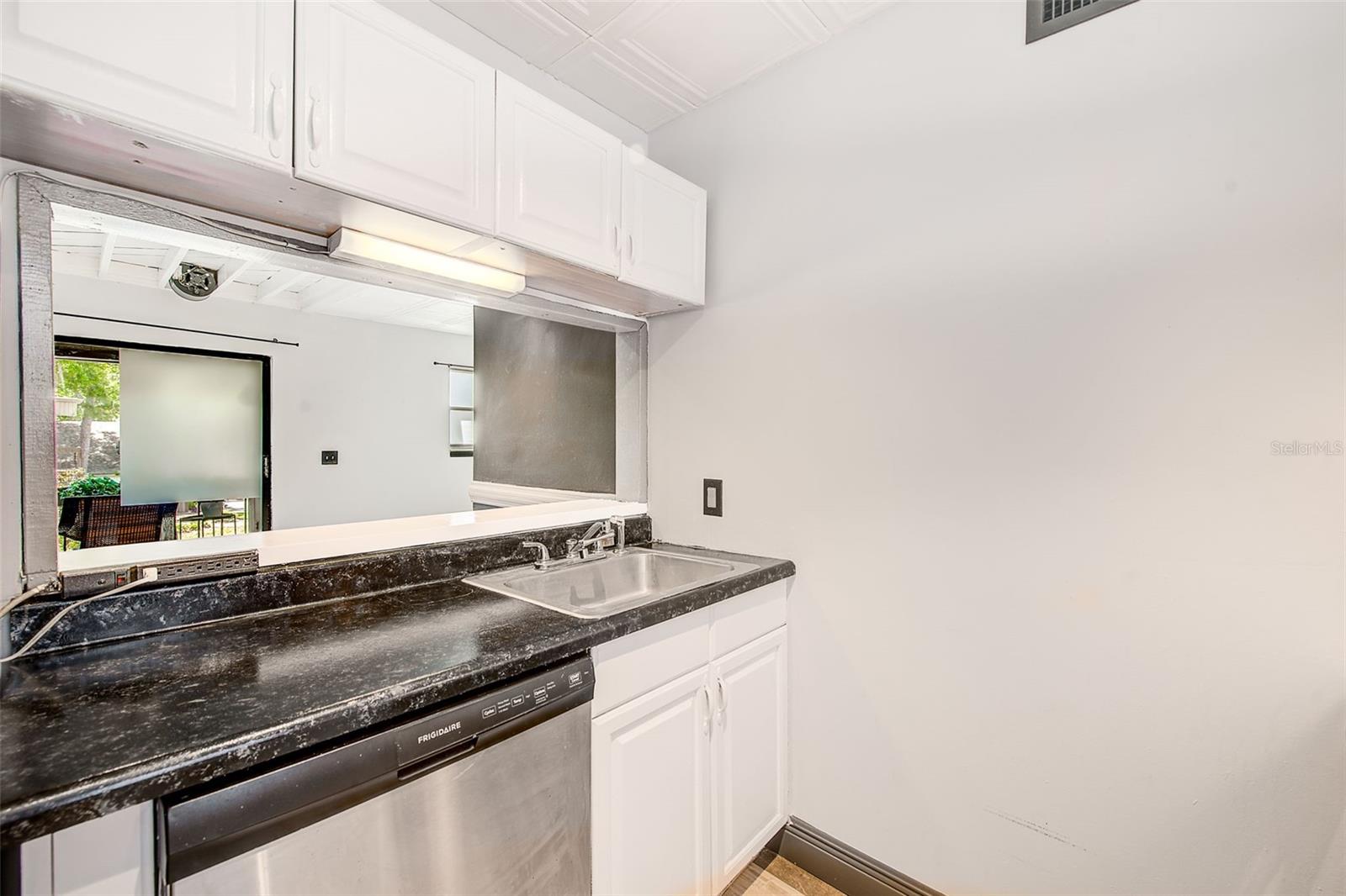 CARROLLBROOK LAKESIDE CONDOMIN - Residential Lease
