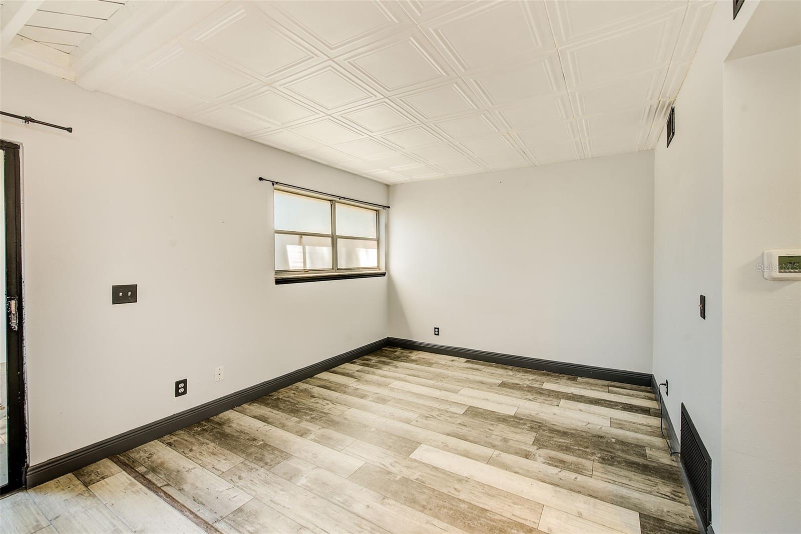CARROLLBROOK LAKESIDE CONDOMIN - Residential Lease