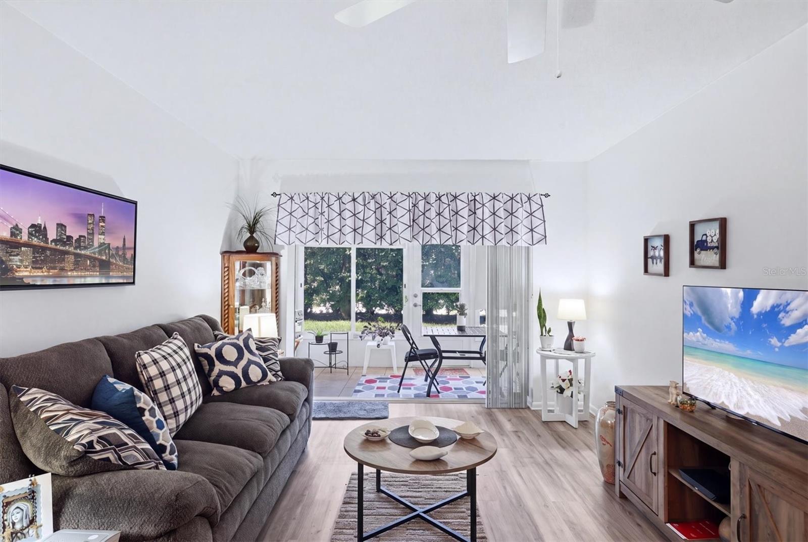 STRATHMORE VILLAGE GREEN - Residential