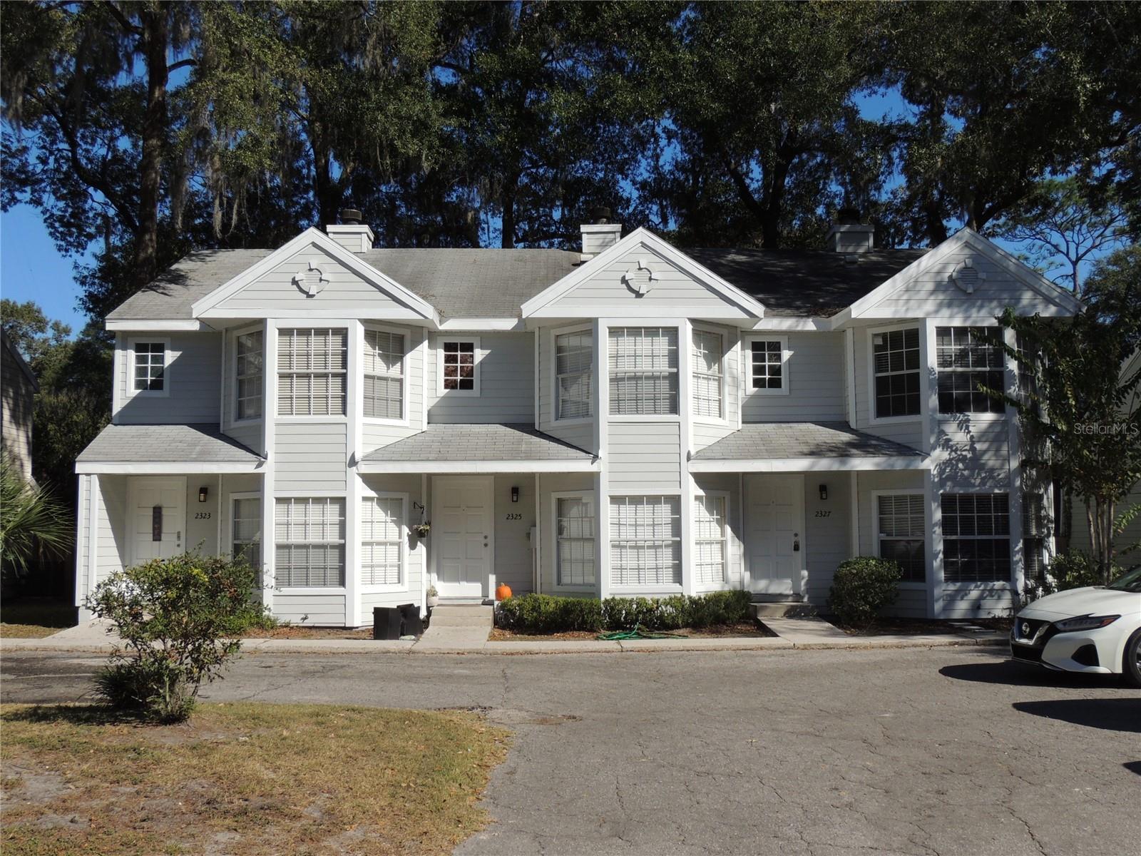 CARRIAGE HOUSE LANE - Residential