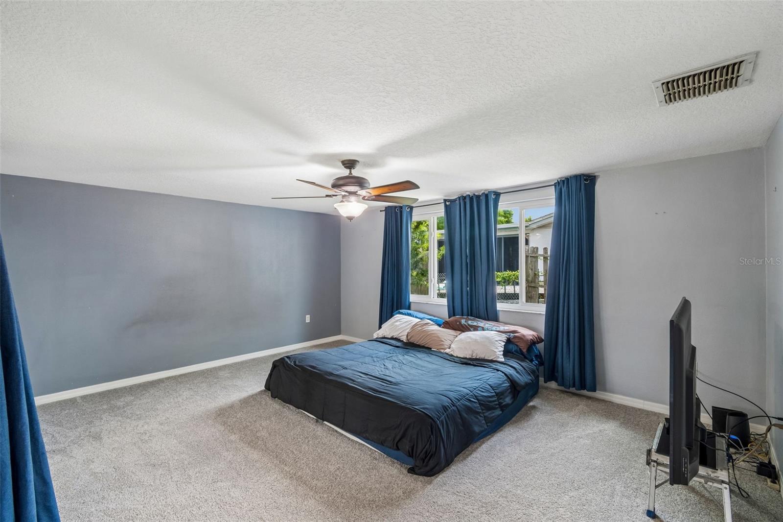 EMBASSY HILLS - Residential