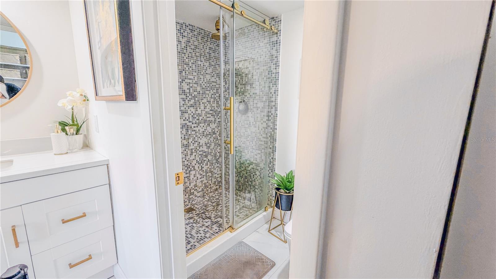 WHITEHALL CONDO 01-14 - Residential Lease