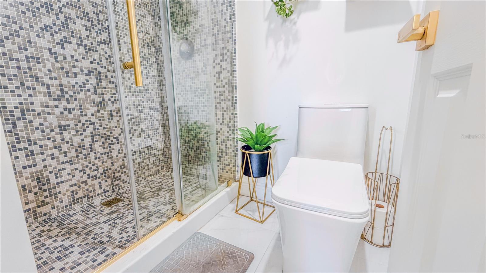 WHITEHALL CONDO 01-14 - Residential Lease