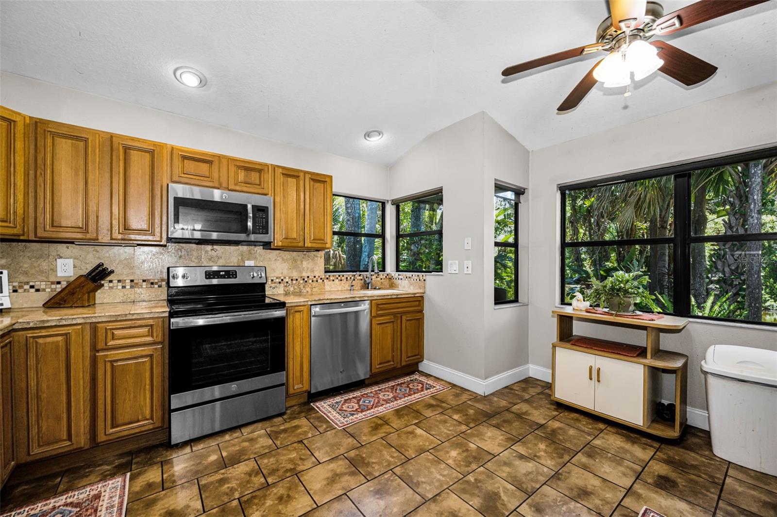 EAST LAKE WOODLANDS PINEWINDS - Residential