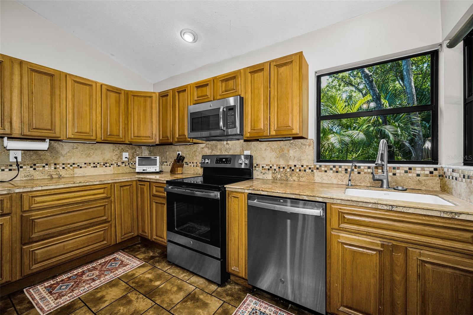 EAST LAKE WOODLANDS PINEWINDS - Residential