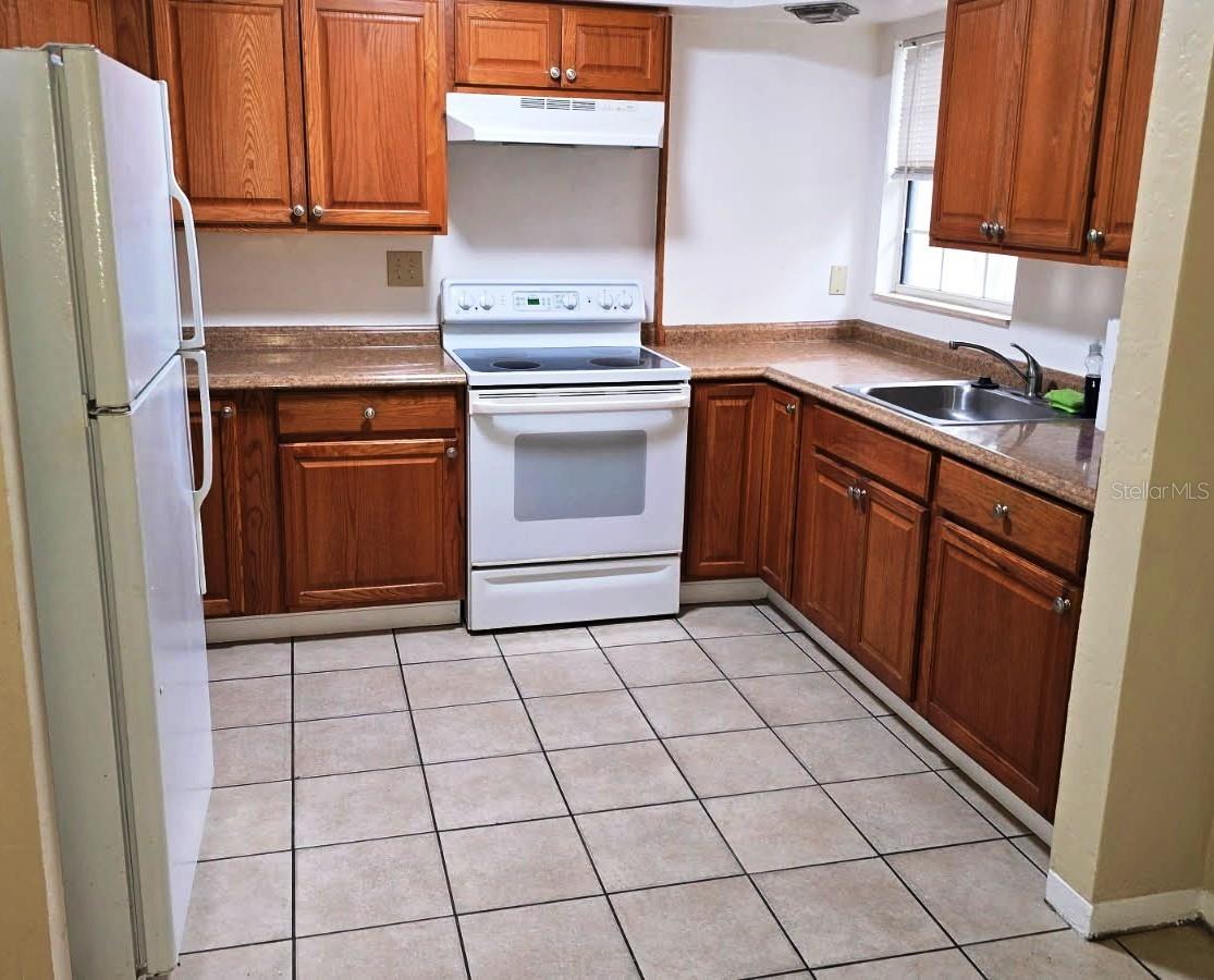 SUNSHINE PARK - Residential Lease