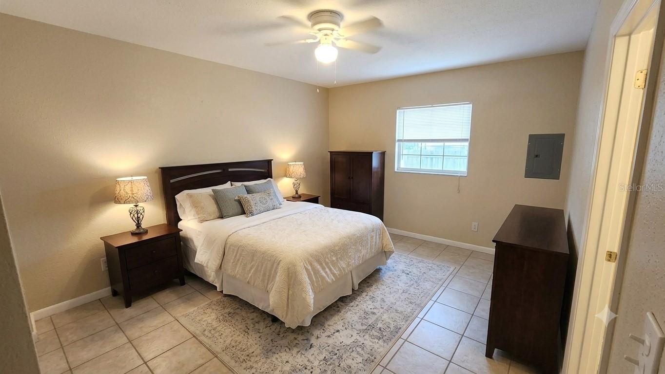 SUNSHINE PARK - Residential Lease