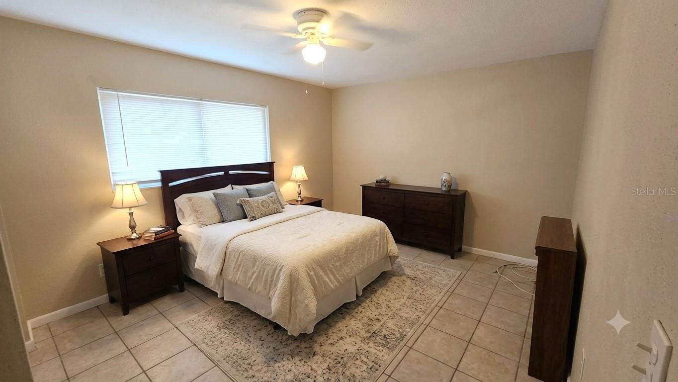 SUNSHINE PARK - Residential Lease