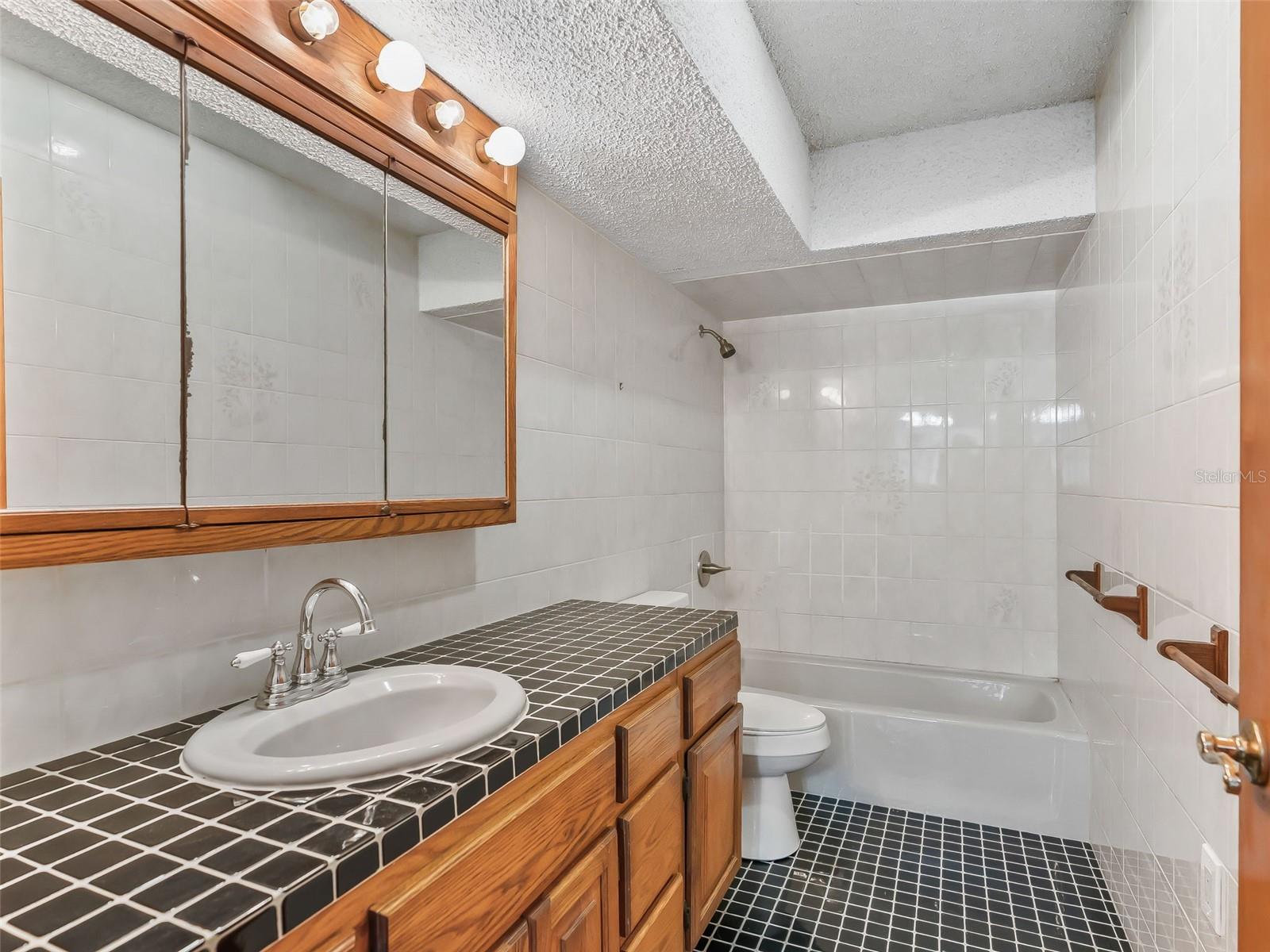 ROYAL OAKS RETREATS - Residential