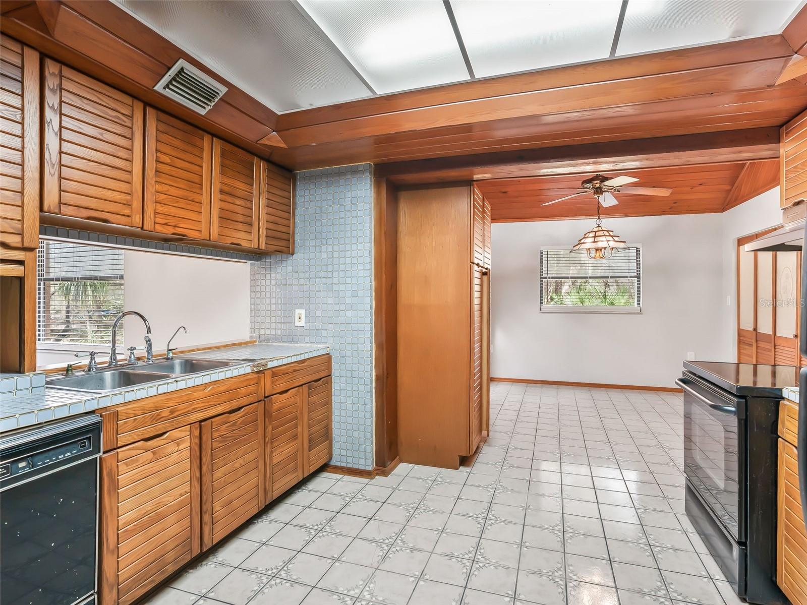 ROYAL OAKS RETREATS - Residential