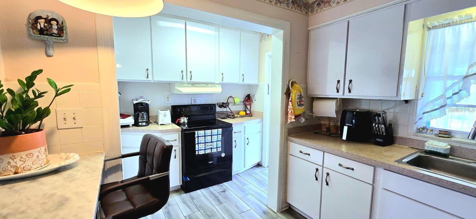 SUN RAY HOMES 01 - Residential