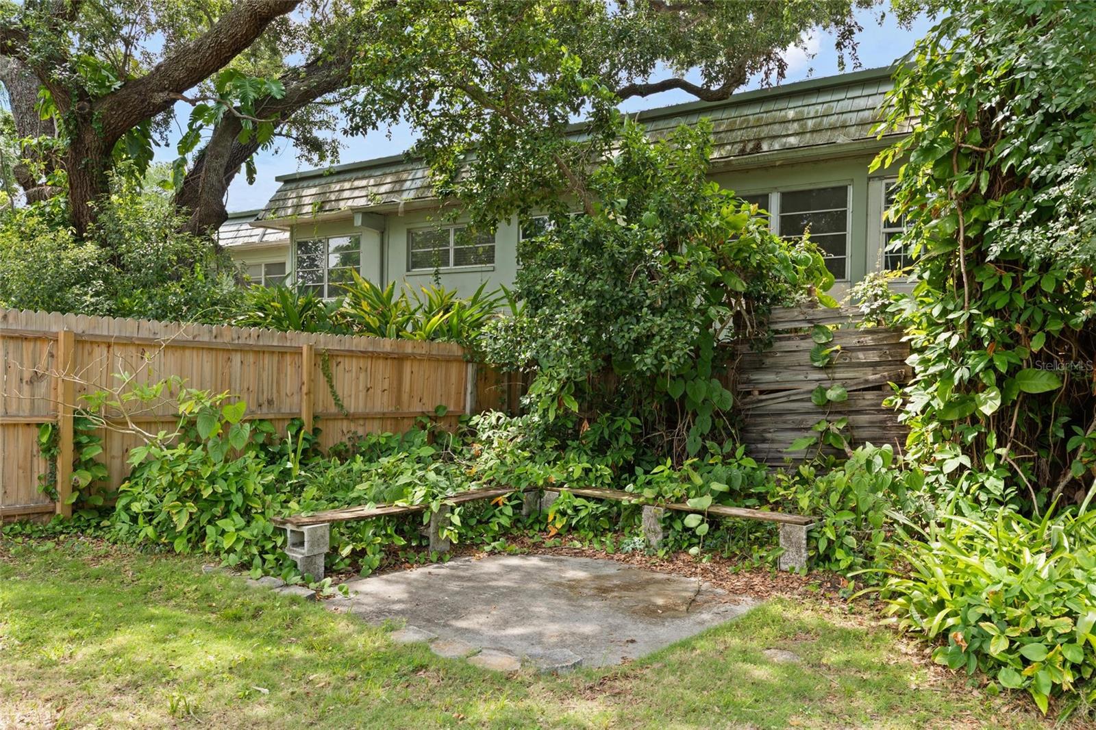 BEVERLY TERRACE - Residential
