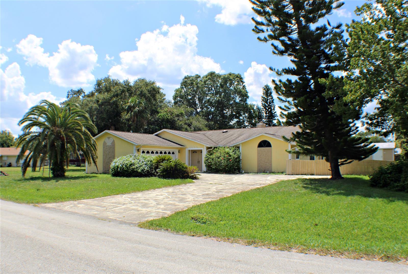 VERY LARGE FAMILY HOME ON THREE LOTS WITH A POND VIEW. THIS HOME IS OVER 3,000 SQ FT WITH AN EAT IN KITCHEN, FORMAL DINING ROOM, LARGE PANTRY AND LAUNDRY ROOM. THERE IS A FORMAL SITTING ROOM A LIVING ROOM THAT HAS A WOOD BURNING FIREPLACE PLUS A LARGE FAMILY ROOM WITH WET BAR. TO ENJOY THE EXTRA-LARGE LOT THERE IS A SPACIOUS SCREENED IN BACK PORCH. ALL THREE BEDROOMS ARE LARGER THAN NORMAL AND THE MASTER HAS AN OFFICE/DRESSING ROOM AND A SPACIOUS BATH WITH SHOWER AND BATHTUB. TRAY CEILING IN MANY ROOMS AND MANY EXTRA FEATURES. THERE IS AN ABUNDANCE OF CLOSETS AND A LARGE ENTRANCE FOYER. NEW ROOF ORDERED AND INCLUDED WITH SALE. LOCATED IN AN AREA OF NICE HOMES AND CLOSE TO SHOPPING, SCHOOLS, I-95 AND AIRPORTS. PRICED TO ALLOW FOR SOME TLC. ;Water: City