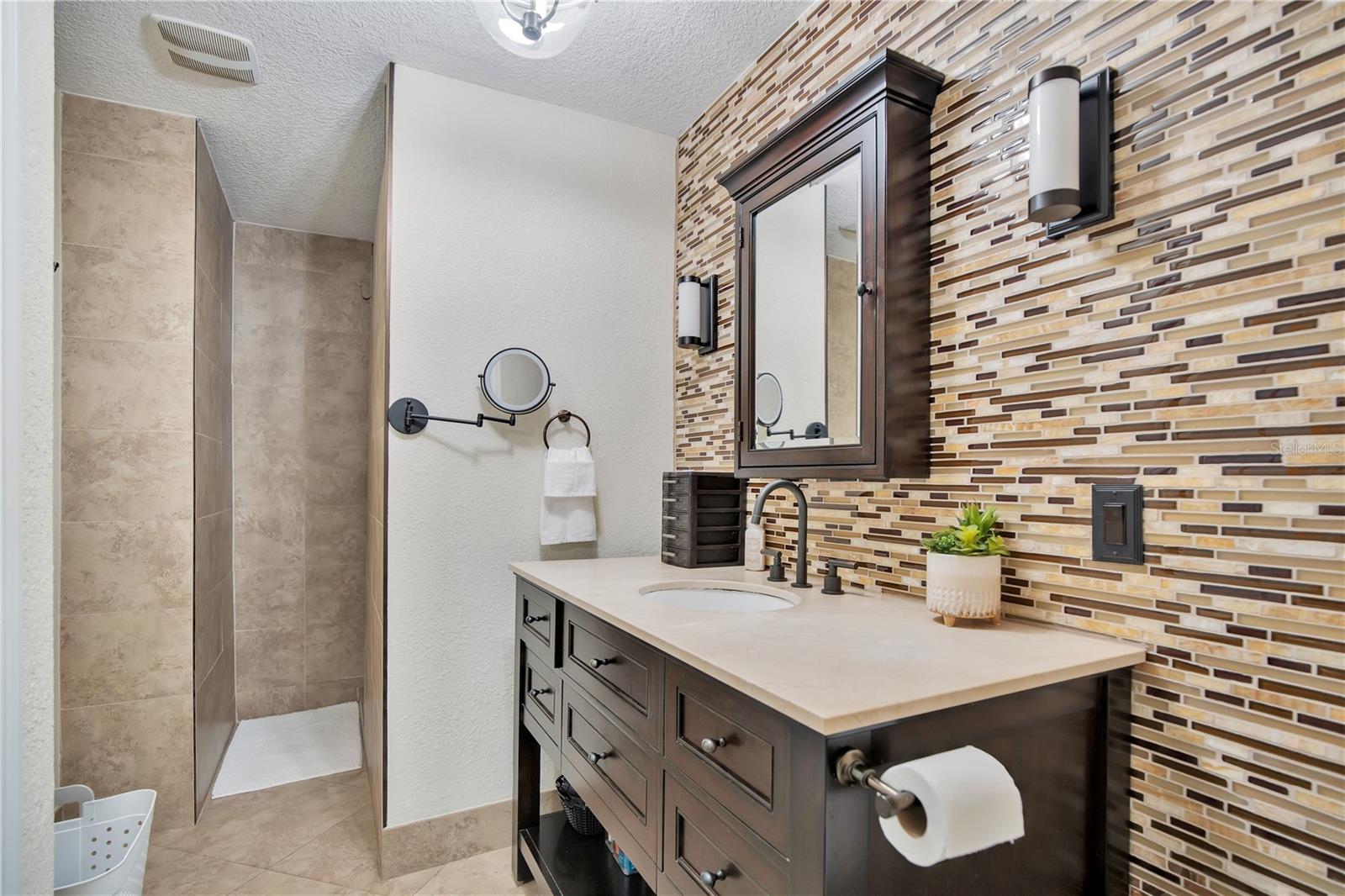 REGENCY OAKS UNIT THREE - Residential