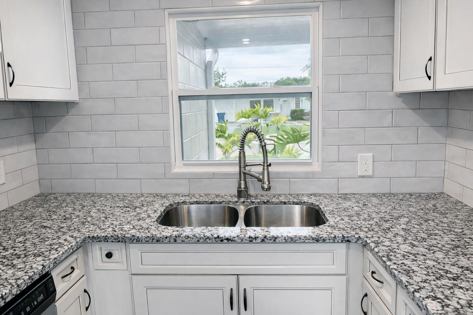 BAYOU MANOR 1ST ADD LOT 37 - Residential