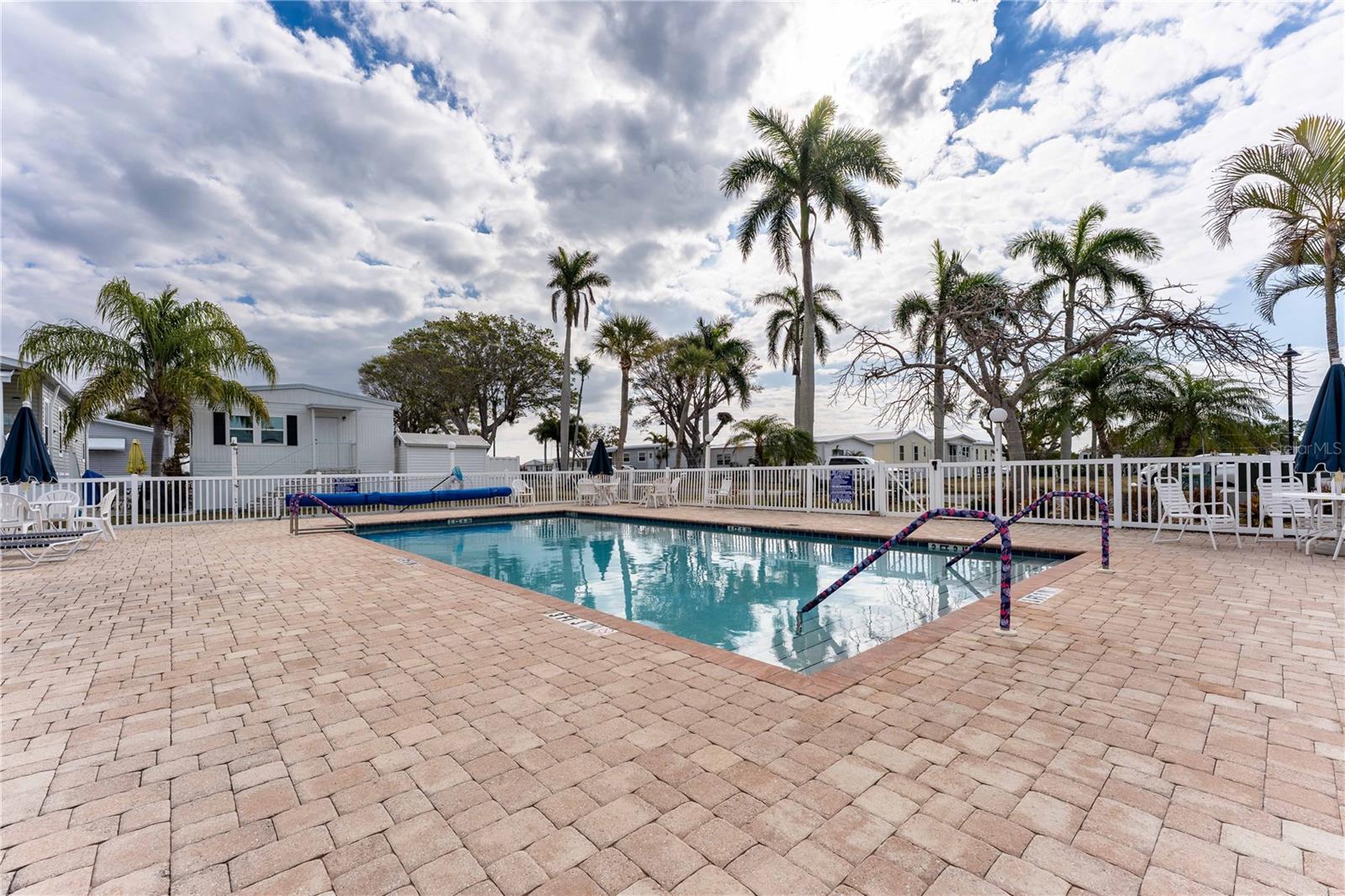 GULFSHORE OF LONGBOAT KEY - Residential
