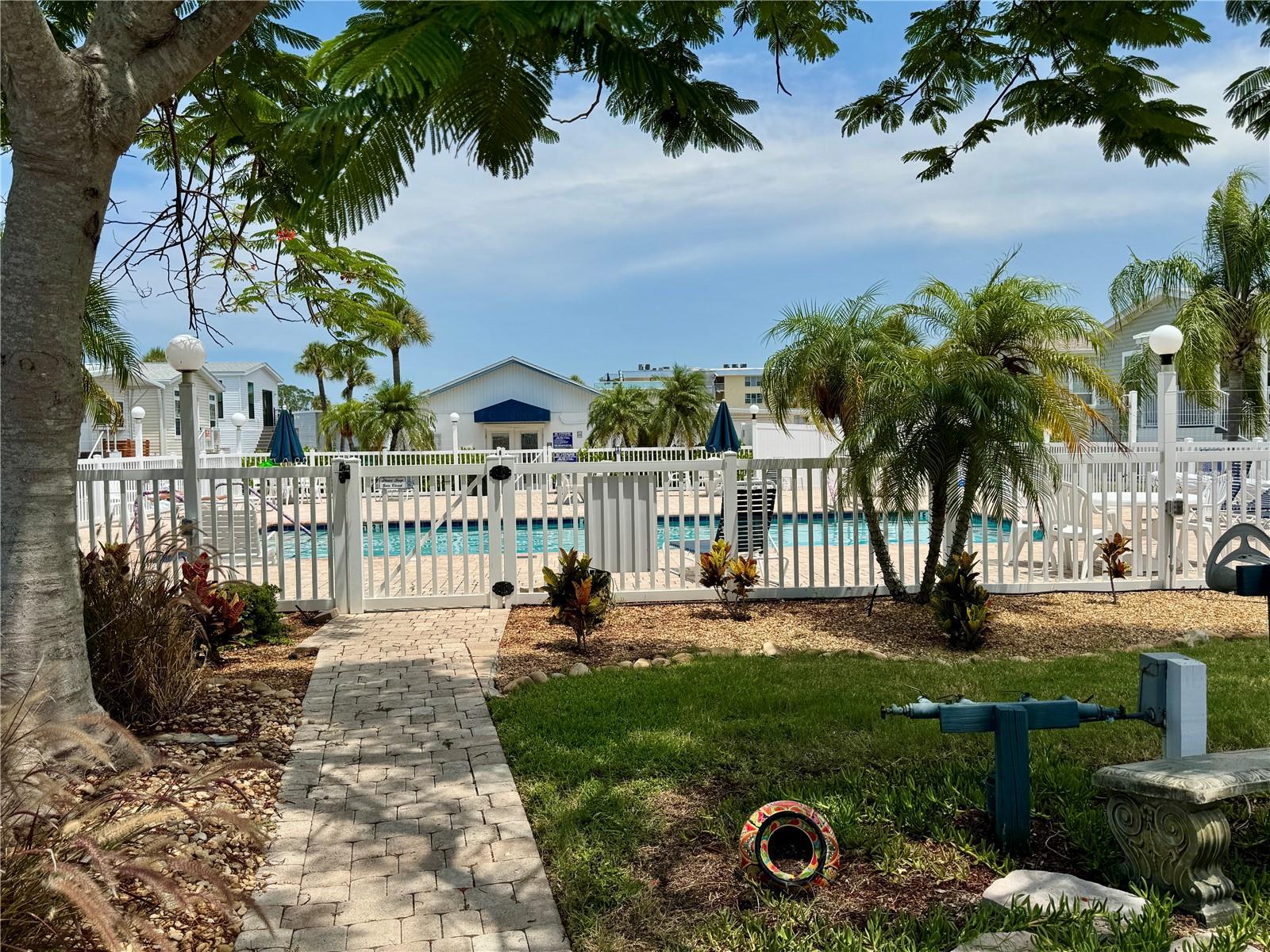 GULFSHORE OF LONGBOAT KEY - Residential