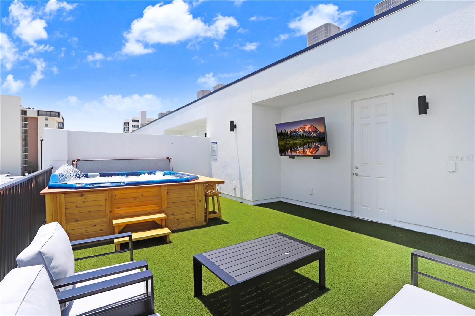 AZUL TWNHMS CONDO - Residential