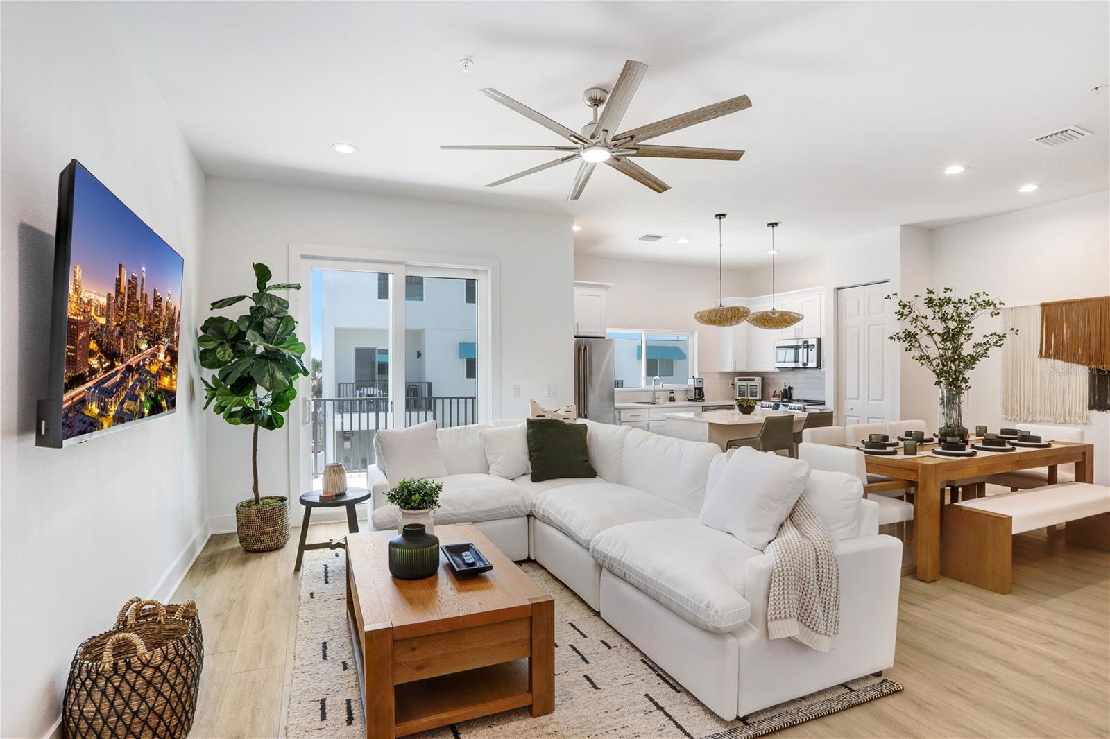 AZUL TWNHMS CONDO - Residential