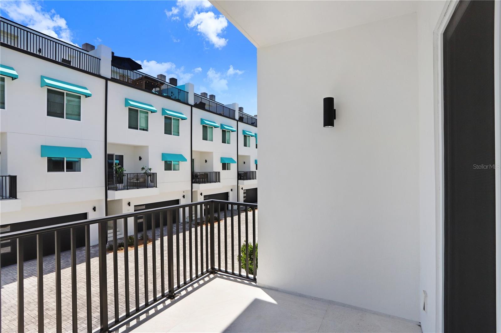 AZUL TWNHMS CONDO - Residential