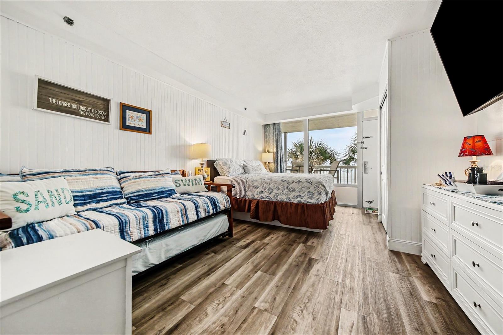 DAYTONA BEACH RESORT & CONFER - Residential