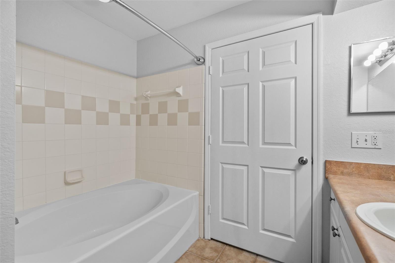 ADMIRALS WALK - Residential