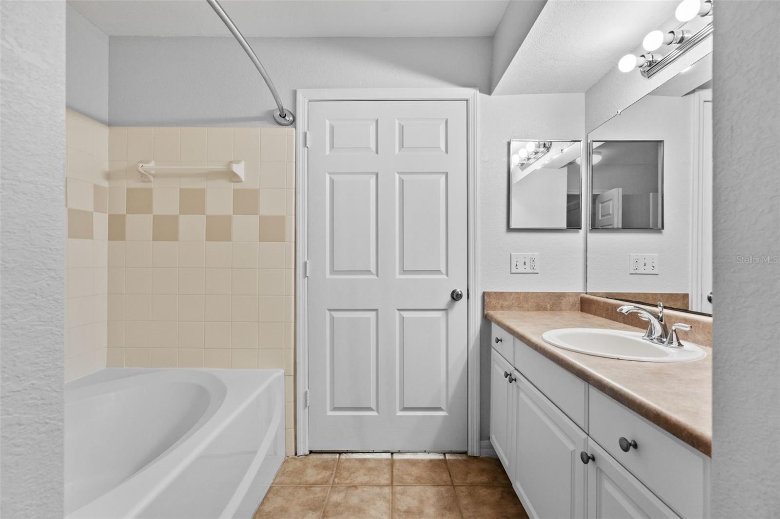 ADMIRALS WALK - Residential