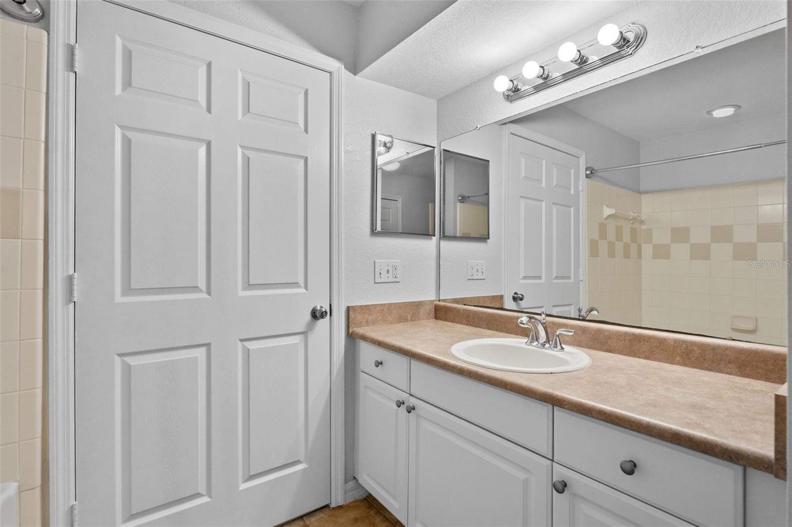 ADMIRALS WALK - Residential
