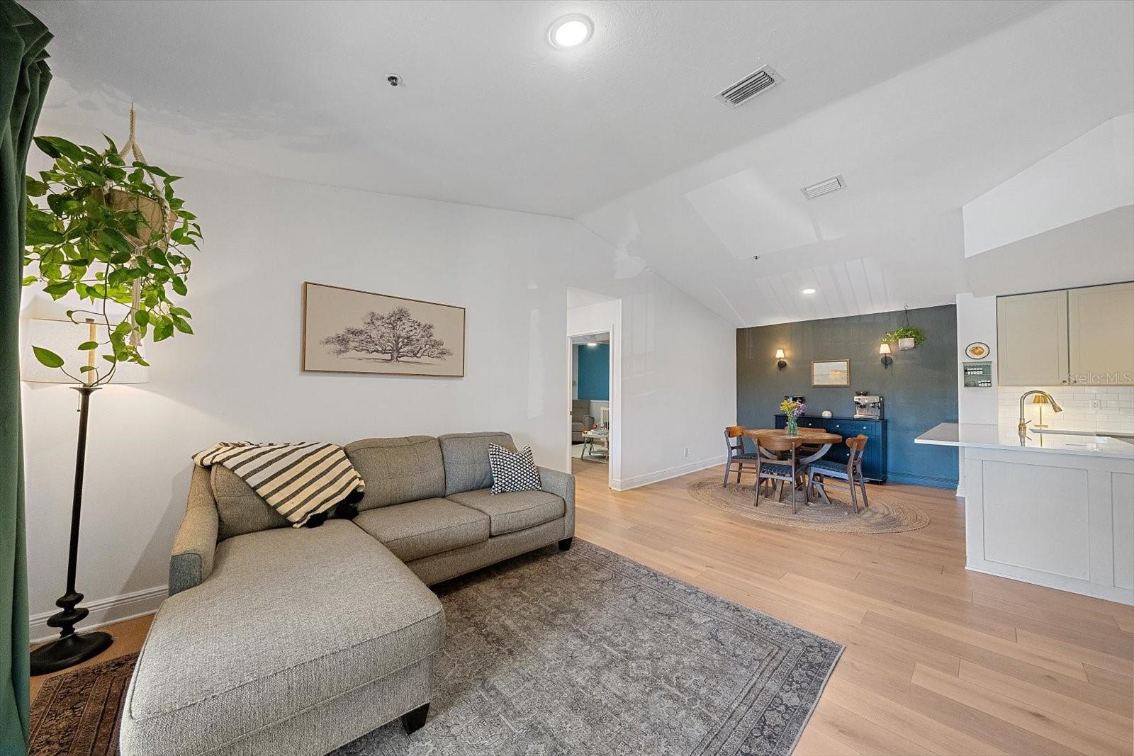 VINTAGE GRAND - Residential